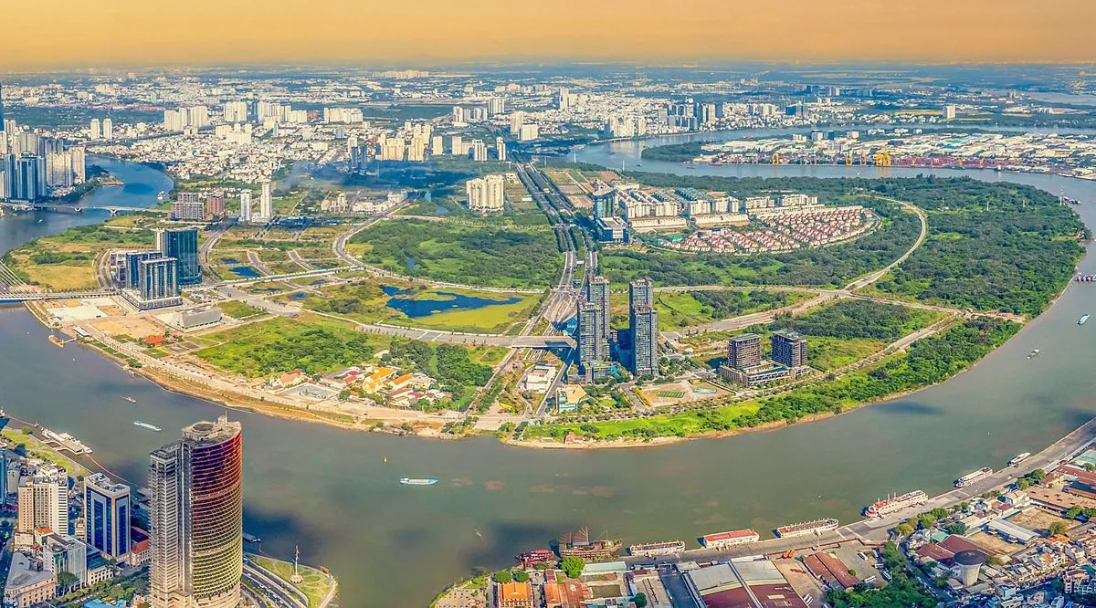 Bán đảo Thủ Thiêm nhìn từ Quận 1 — hiện trạng