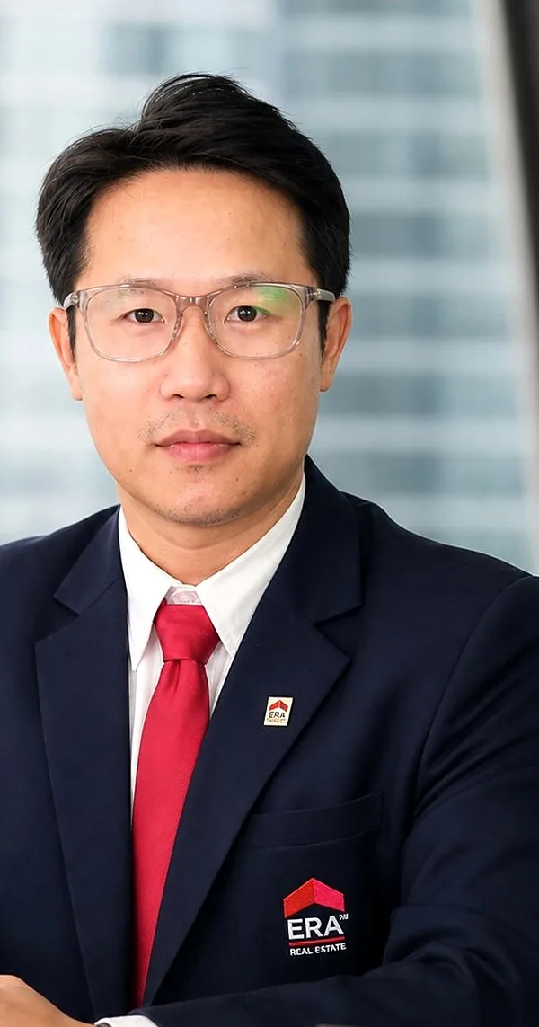Chân dung tác giả Nguyễn Anh Tú